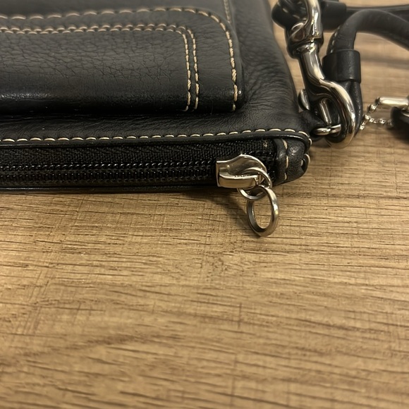 Coach, black leather wristlet - Picture 9 of 16